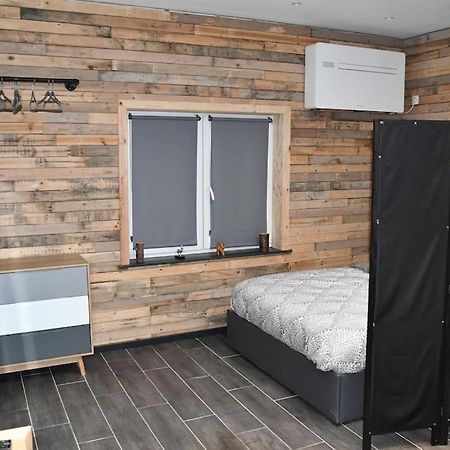 Logement In Wood Brugelette Luaran gambar