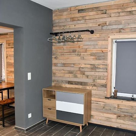 Logement In Wood Brugelette Luaran gambar