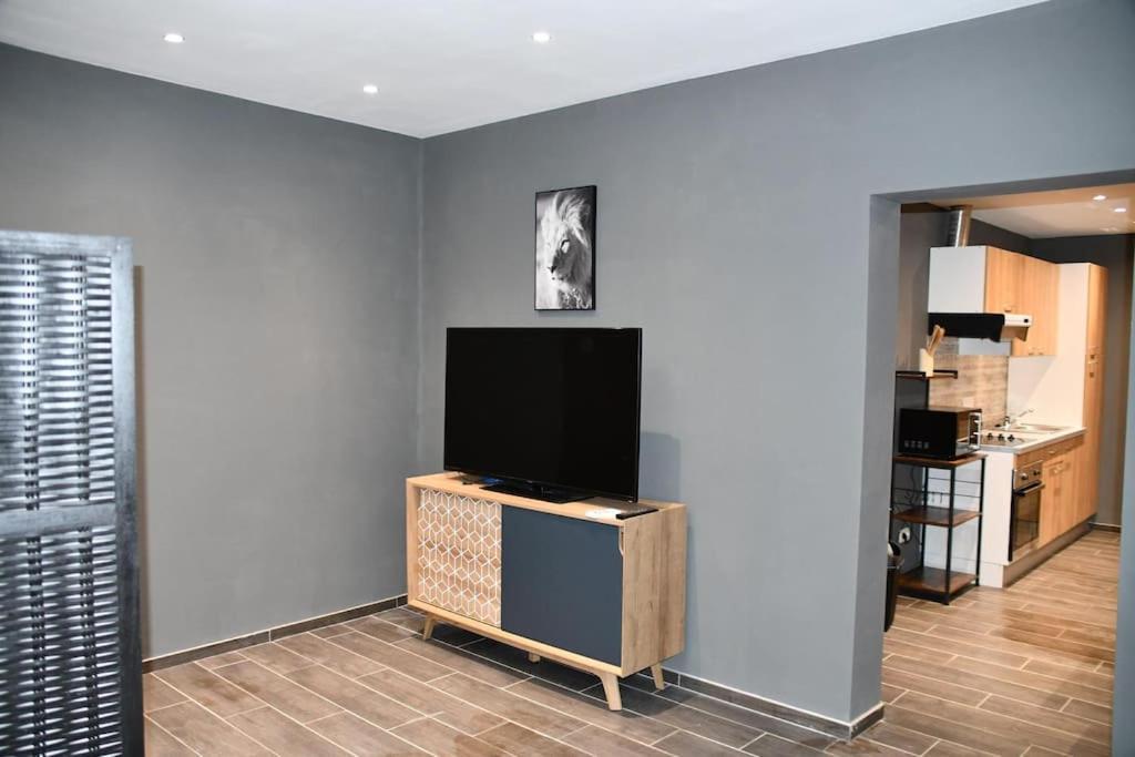 Logement In Wood Brugelette Luaran gambar