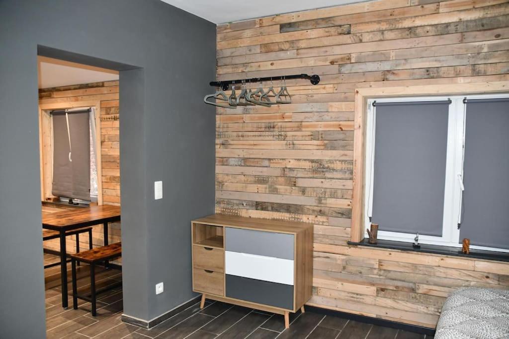 Logement In Wood Brugelette Luaran gambar